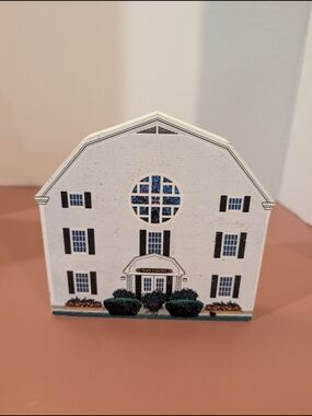 2009 The Cat's Meow Knowlton-Risteen Building in Upton MA Shelf Sitter